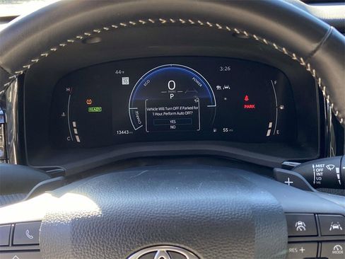 Used 2025 Toyota Camry SE image 34