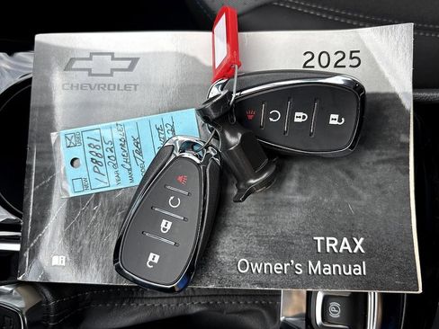 Used 2025 Chevrolet Trax LT w/ Driver Confidence Package image 29