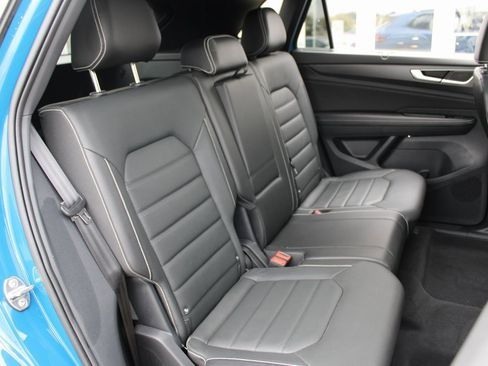 Certified 2025 Volkswagen Atlas Cross Sport SEL R-Line image 25