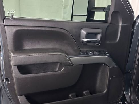 Used 2018 Chevrolet Silverado 1500 LT w/ All Star Edition image 8