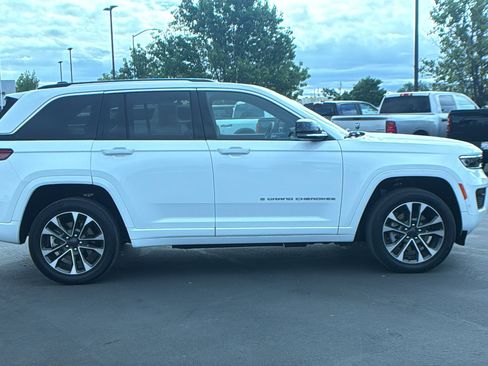 Used 2022 Jeep Grand Cherokee Overland w/ Advanced Protech Group III image 2