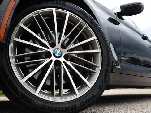 Used 2017 BMW 540i xDrive AWD/4WD image 25