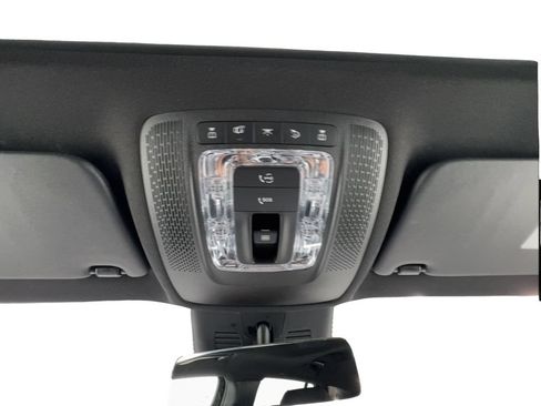Used 2025 Mercedes-Benz GLB 250 4MATIC image 42