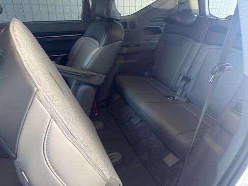 Used 2024 Kia EV9 Light Long Range RWD image 11