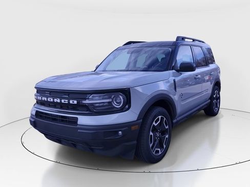 Used 2022 Ford Bronco Sport Outer Banks w/ Tech Package AWD/4WD image 1