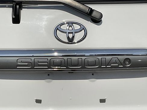 Used 2019 Toyota Sequoia Limited w/ Safety & Convenience Package image 31