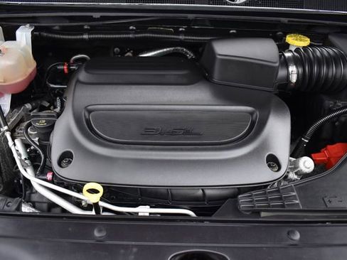 Used 2023 Chrysler Pacifica Touring-L FWD image 35