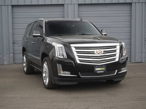 Used 2018 Cadillac Escalade Platinum AWD/4WD image 8