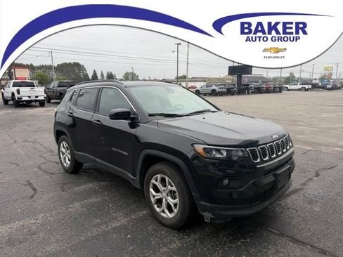Used 2024 Jeep Compass Latitude AWD/4WD image 1
