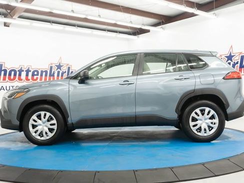 Used 2025 Toyota Corolla Cross L FWD image 5