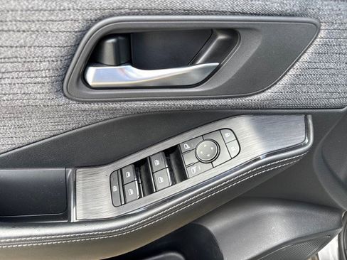 Used 2023 Nissan Rogue SV image 12