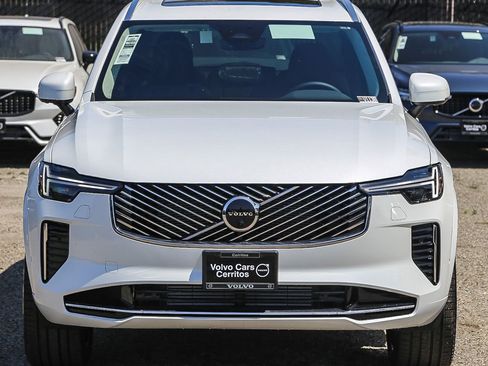 Used 2025 Volvo XC90 T8 Plus w/ Protection Package Premier AWD/4WD image 2