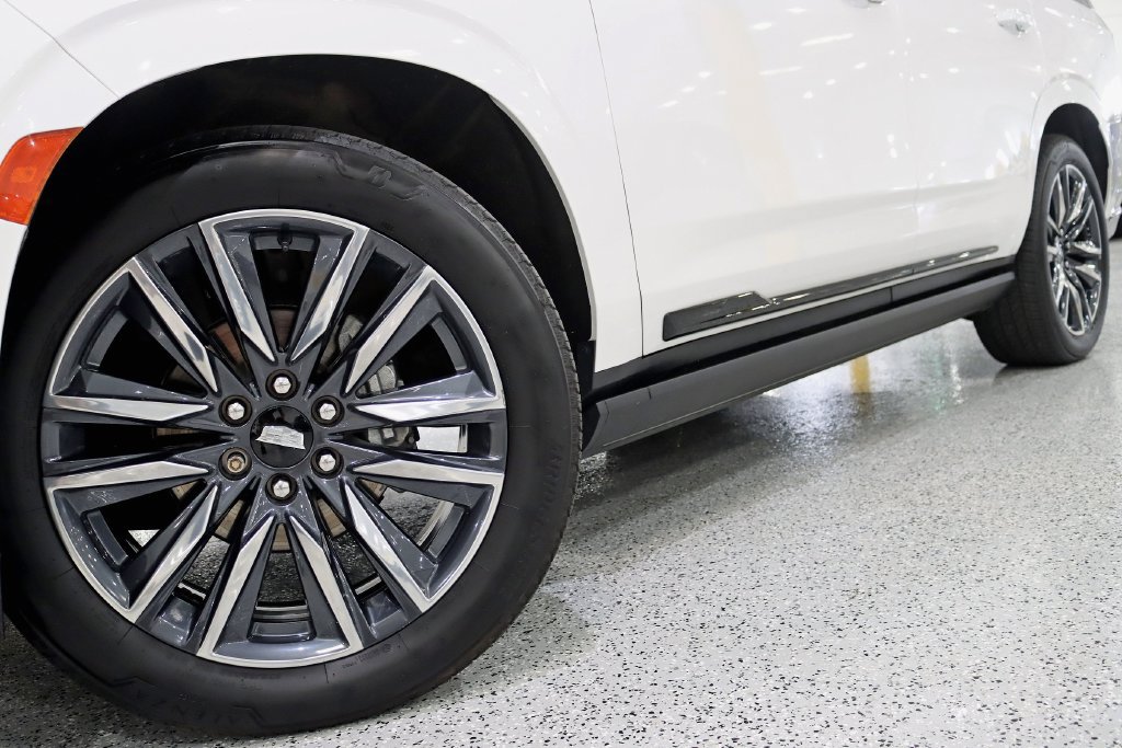 Used 2023 Cadillac Escalade Sport Platinum AWD/4WD image 4