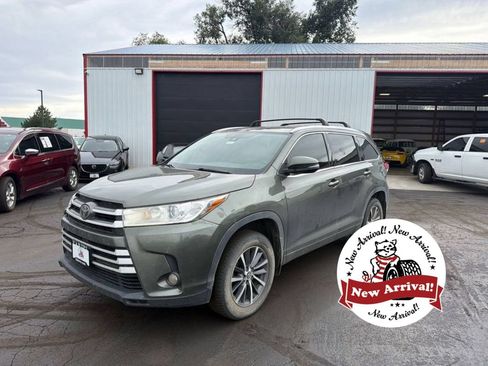Used 2017 Toyota Highlander XLE w/ Carpet Mat Package AWD/4WD image 1