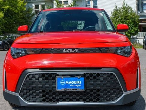 Used 2023 Kia Soul LX image 3