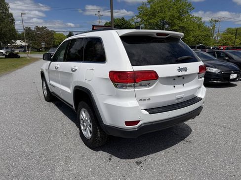 Used 2018 Jeep Grand Cherokee Laredo AWD/4WD image 3