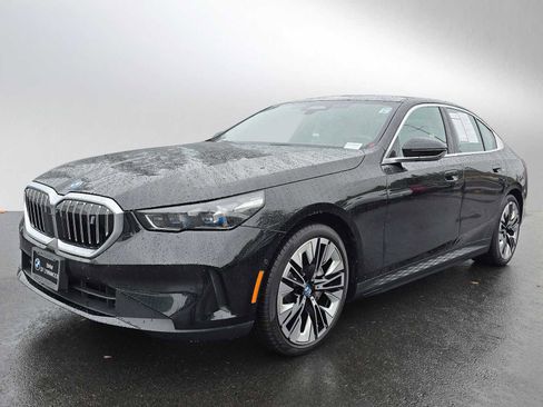 Used 2024 BMW i5 eDrive40i w/ M Sport Package image 7
