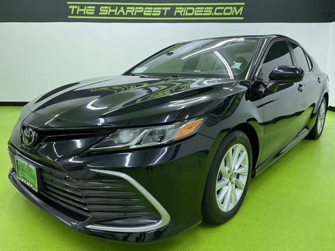 Used 2022 Toyota Camry LE image 5