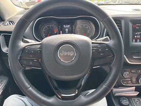 Used 2019 Jeep Cherokee Latitude Plus AWD/4WD image 10