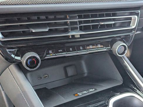 Used 2026 Chevrolet Traverse High Country image 29