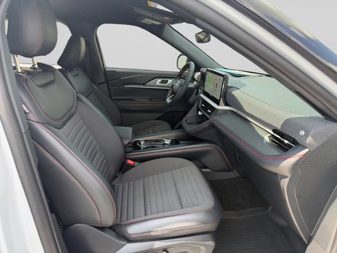 Used 2026 Ford Explorer ST-Line RWD image 15