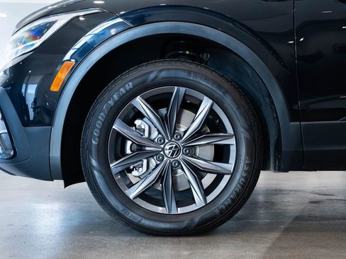 Used 2023 Volkswagen Tiguan SE image 7