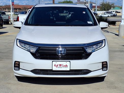 Used 2023 Honda Odyssey Elite image 2