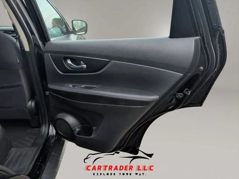 Used 2018 Nissan Rogue S AWD/4WD image 16