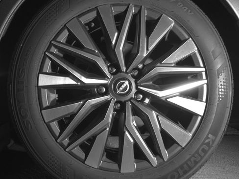 Used 2025 Nissan Altima 2.5 SV FWD image 14