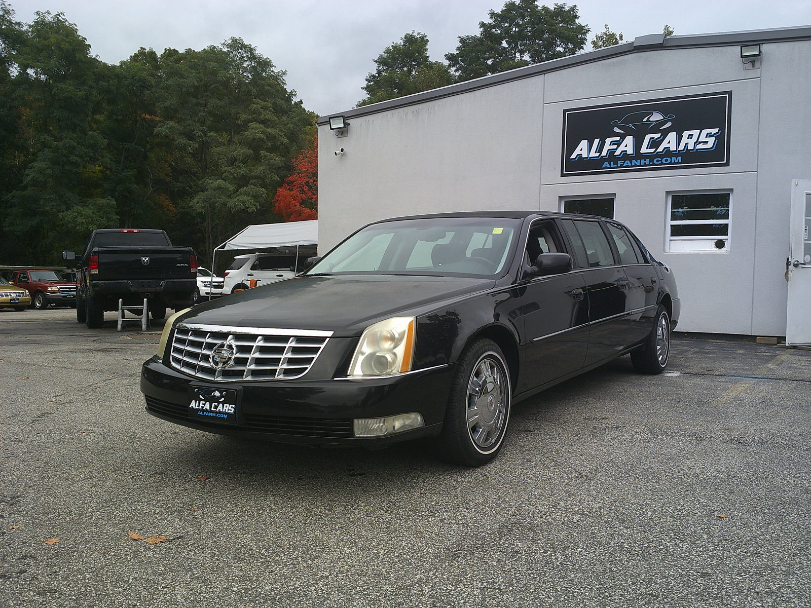Used 2010 Cadillac DTS Limousine FWD image 1