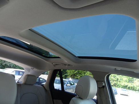 Used 2018 Mercedes-Benz GLC 300 w/ Premium Package image 14