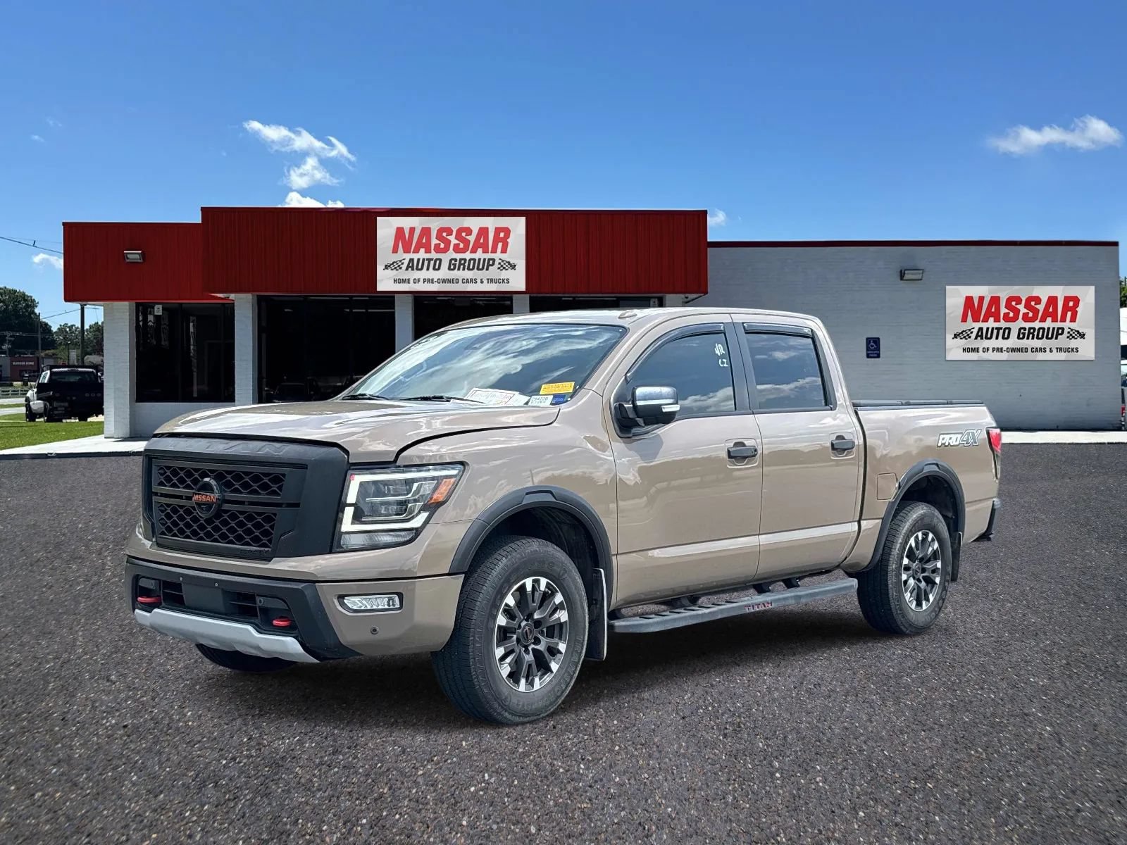 Used 2021 Nissan Titan PRO-4X w/ Pro-4x Convenience Package AWD/4WD image 1