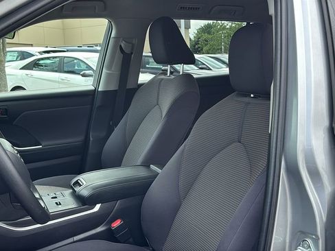 Used 2023 Toyota Highlander L FWD image 10