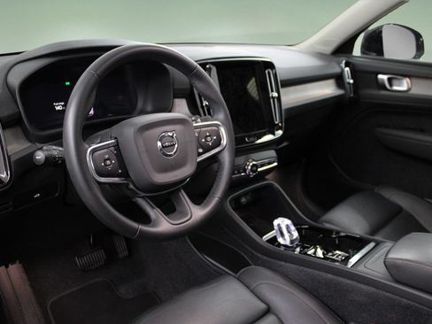 Used 2024 Volvo XC40 B5 Plus AWD/4WD image 2