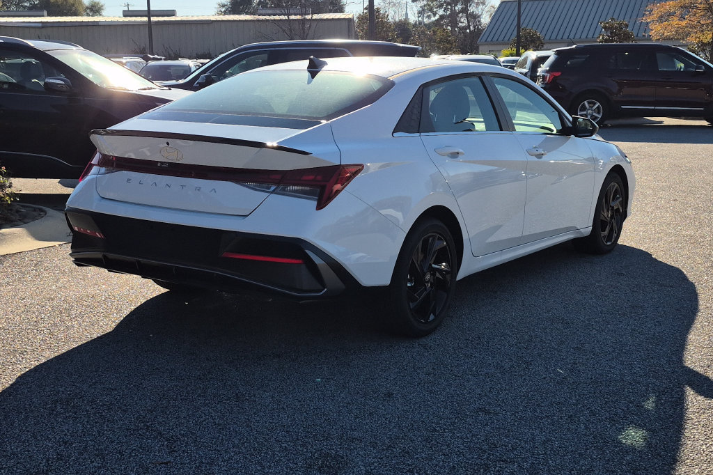 New 2026 Hyundai Elantra SEL Sport FWD image 5