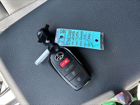 Used 2026 Toyota Camry SE FWD image 15