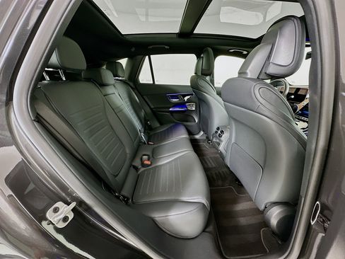 Used 2025 Mercedes-Benz GLC 300 4MATIC image 30