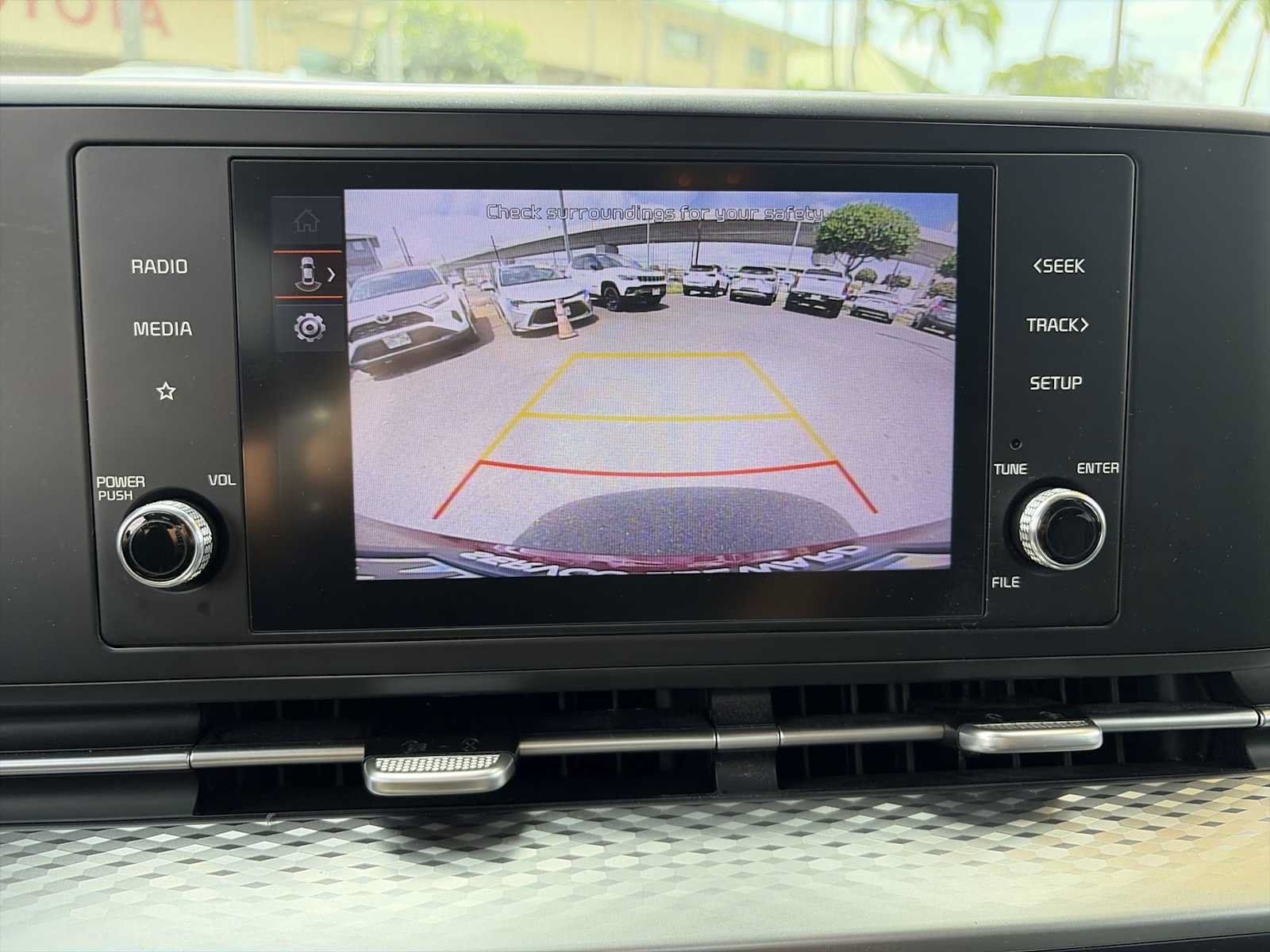 Used 2024 Kia Carnival LX FWD image 22