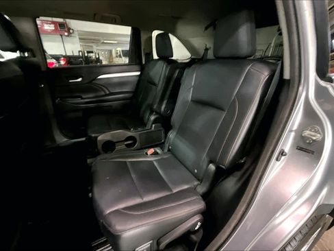 Used 2014 Toyota Highlander XLE image 21