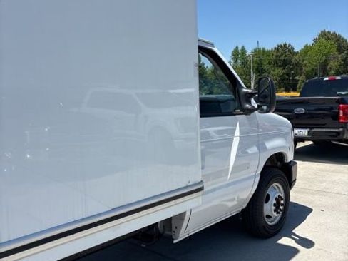 Used 2024 Ford E-350 and Econoline 350 Super Duty w/ Power Windows & Locks Group RWD image 14