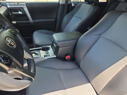 Used 2022 Toyota 4Runner SR5 Premium w/ Moonroof Package RWD image 11