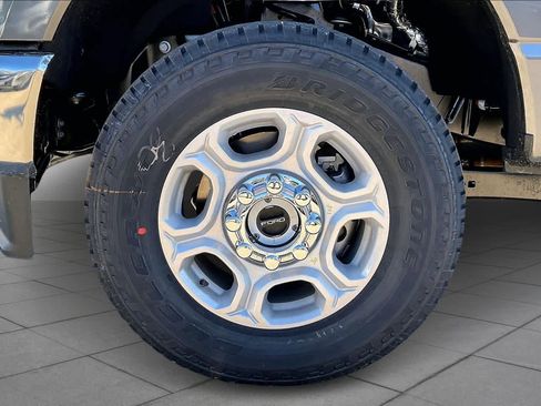 New 2026 Ford F250 XLT w/ FX4 Off-Road Package image 11