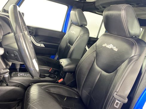Used 2014 Jeep Wrangler Unlimited Sahara AWD/4WD image 16