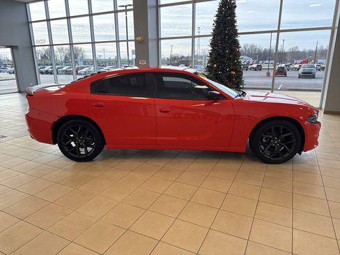 Used 2022 Dodge Charger SXT w/ Blacktop Package image 6