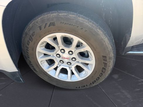 Used 2019 GMC Yukon XL SLT w/ Open Road Package AWD/4WD image 14