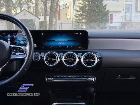 Used 2023 Mercedes-Benz CLA 250 4MATIC image 19