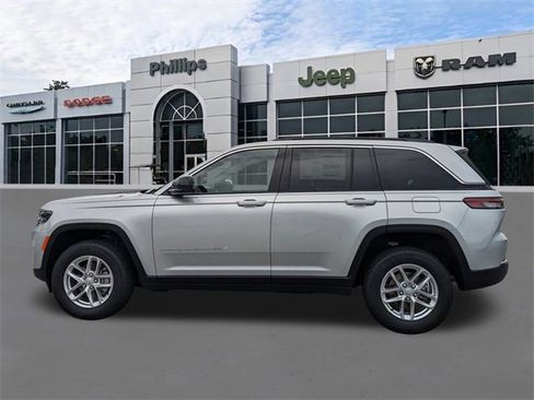 New 2025 Jeep Grand Cherokee Laredo X w/ Luxury Tech Group I image 7