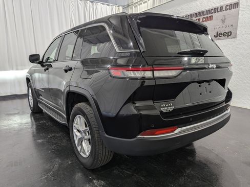 Used 2024 Jeep Grand Cherokee Laredo X image 7