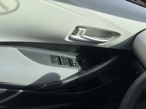 Used 2021 Toyota Corolla LE FWD image 21