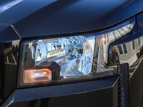 Used 2022 Nissan Frontier SV w/ Technology Package image 7